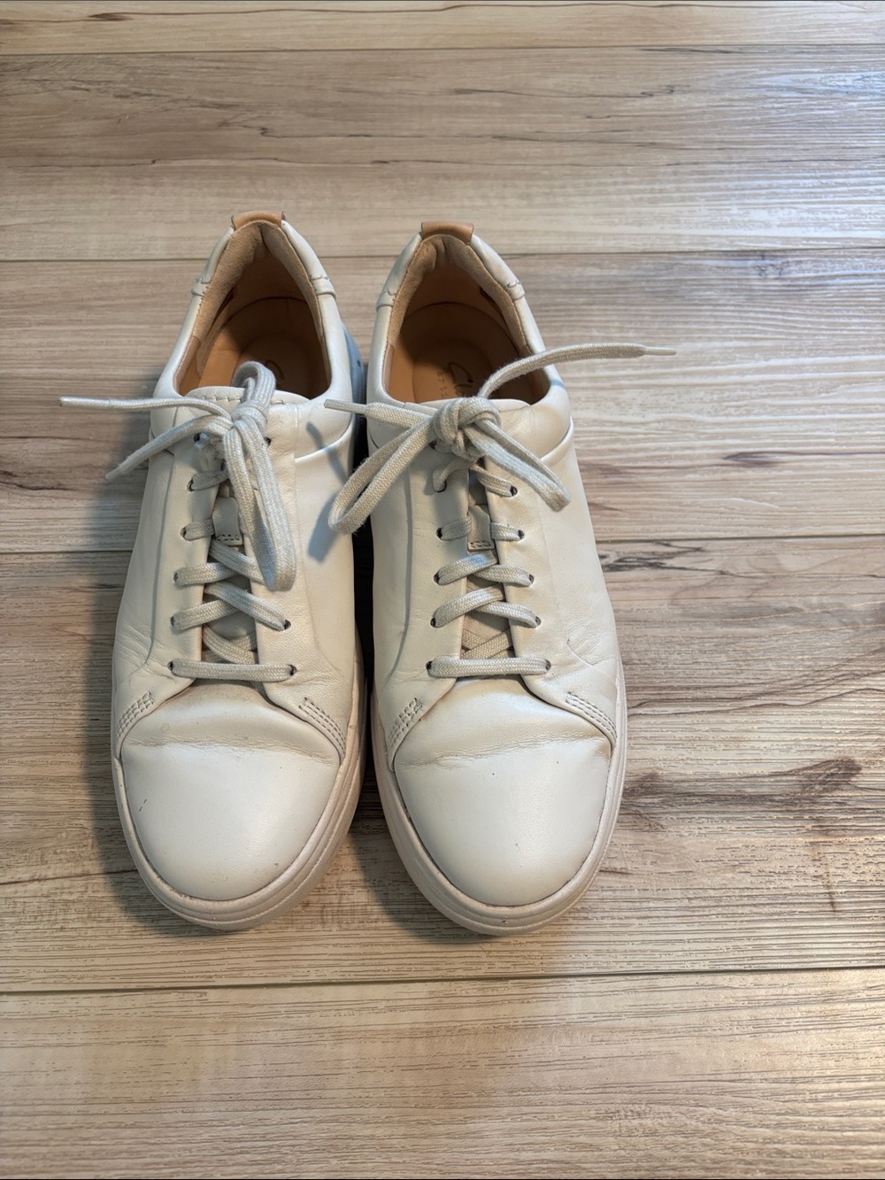 Clarks Cream White Leather Low-Top Sneakers